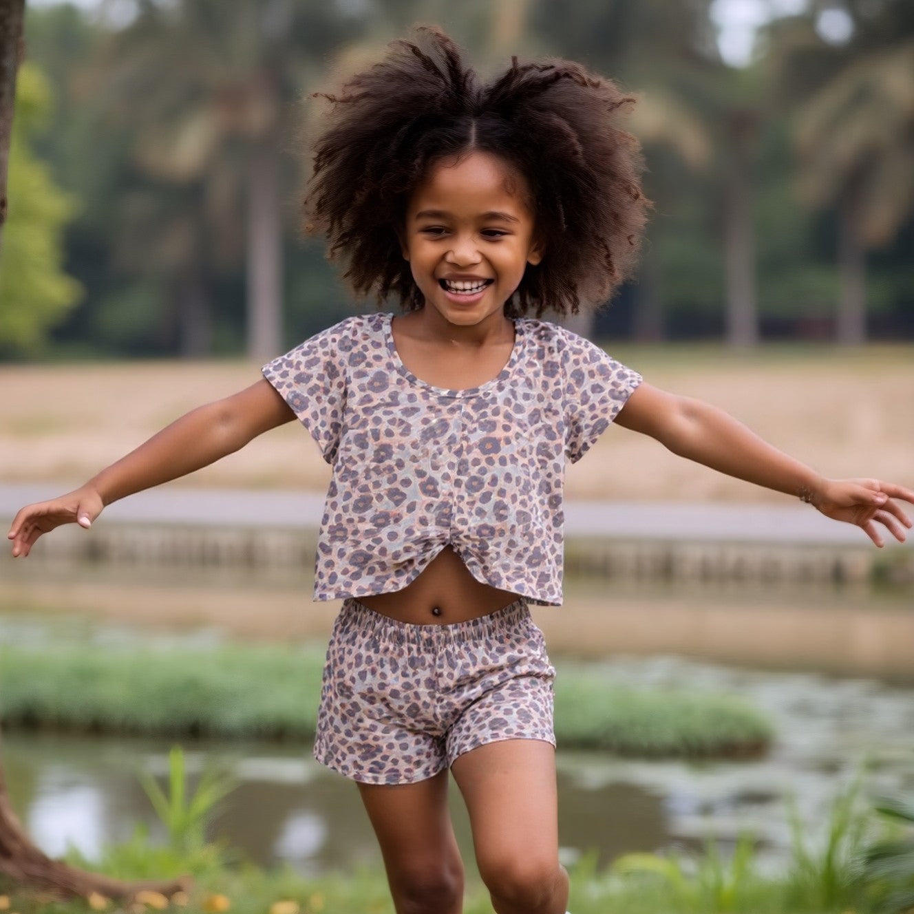<img src="Gray-Black-Print-Short-Sleeve-Tie-up-Front-Crop-Top-Shorts-Rockin-Wonder.jpg" alt="Gray Black Print Short Sleeve Tie up Front Crop Top Shorts Rockin Wonder" loading="lazy">